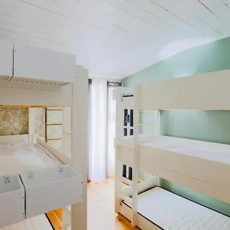 Charming With Courtyard בית נופש