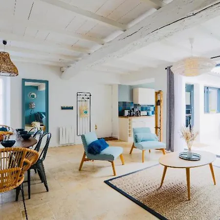 Charming With Courtyard *