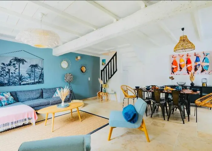 Hébergement de vacances Charming With Courtyard